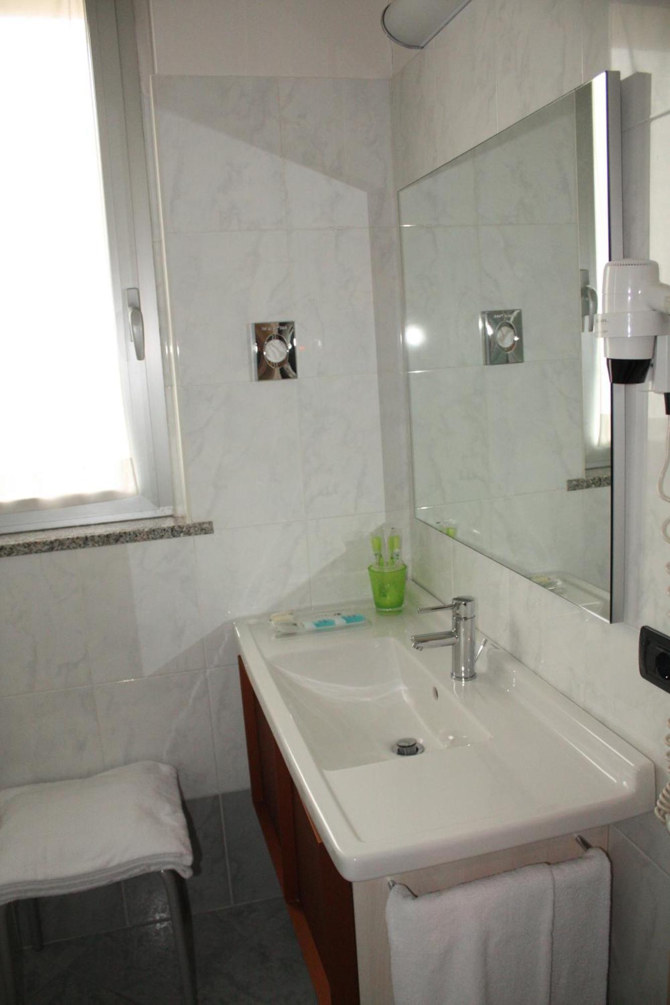 Hotel 2C Legnano Extérieur photo