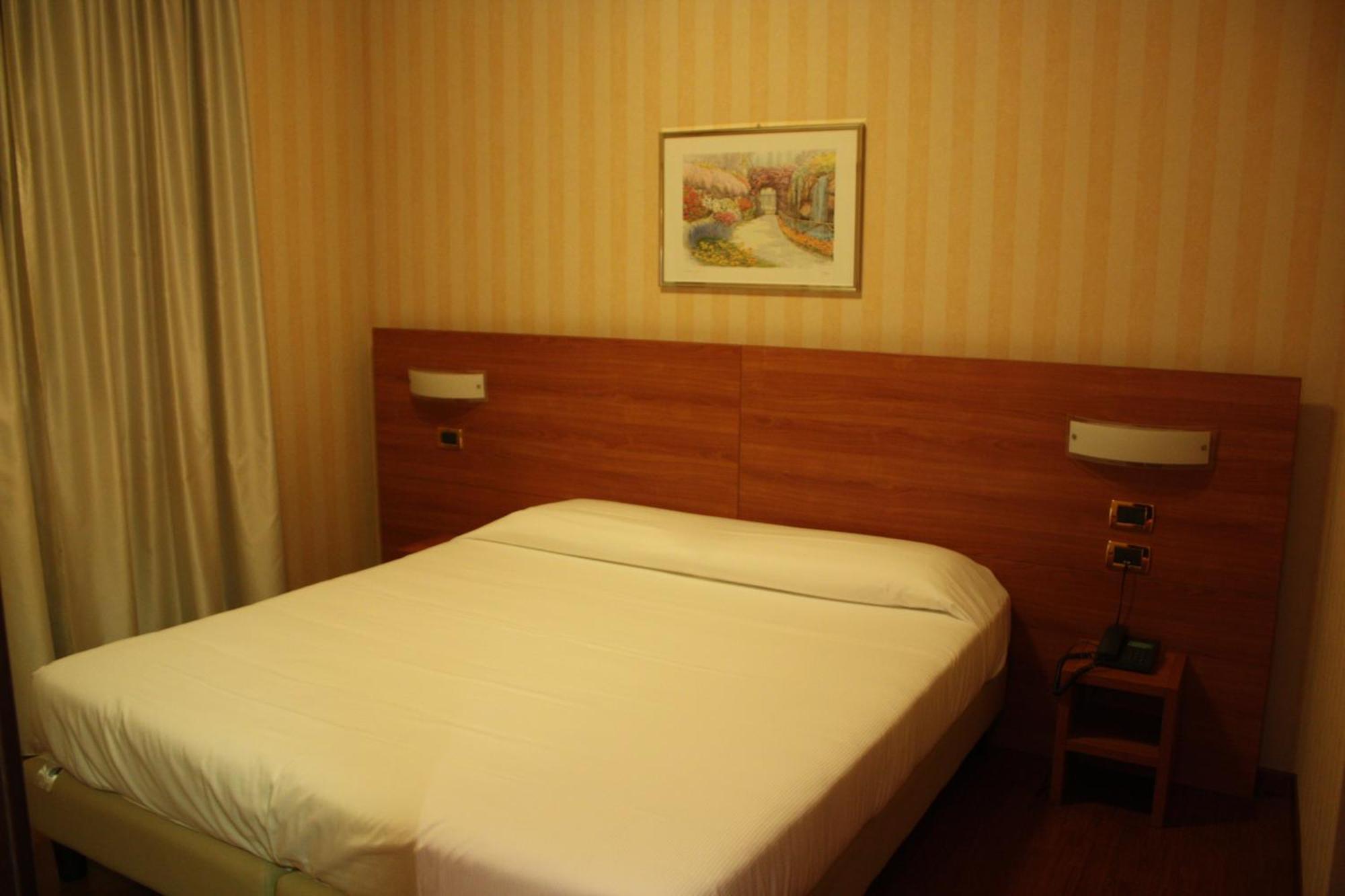 Hotel 2C Legnano Extérieur photo