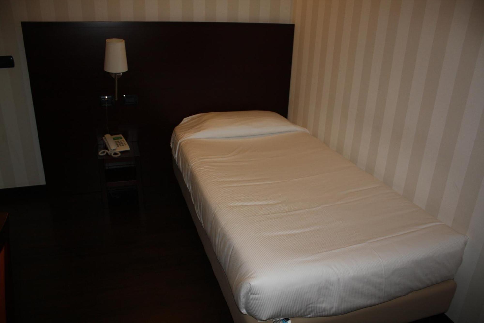 Hotel 2C Legnano Extérieur photo