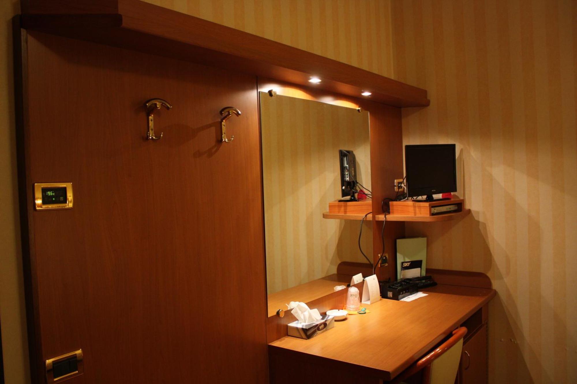 Hotel 2C Legnano Extérieur photo
