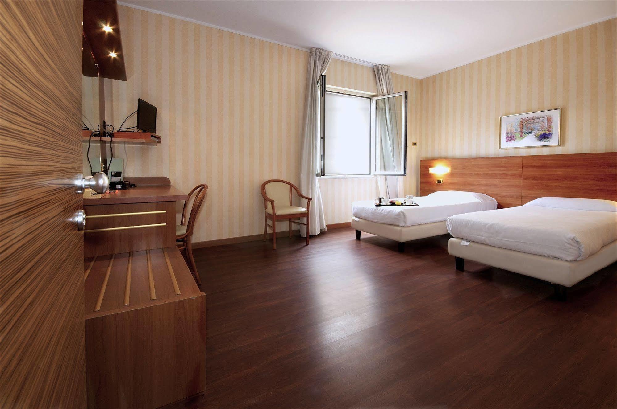 Hotel 2C Legnano Extérieur photo
