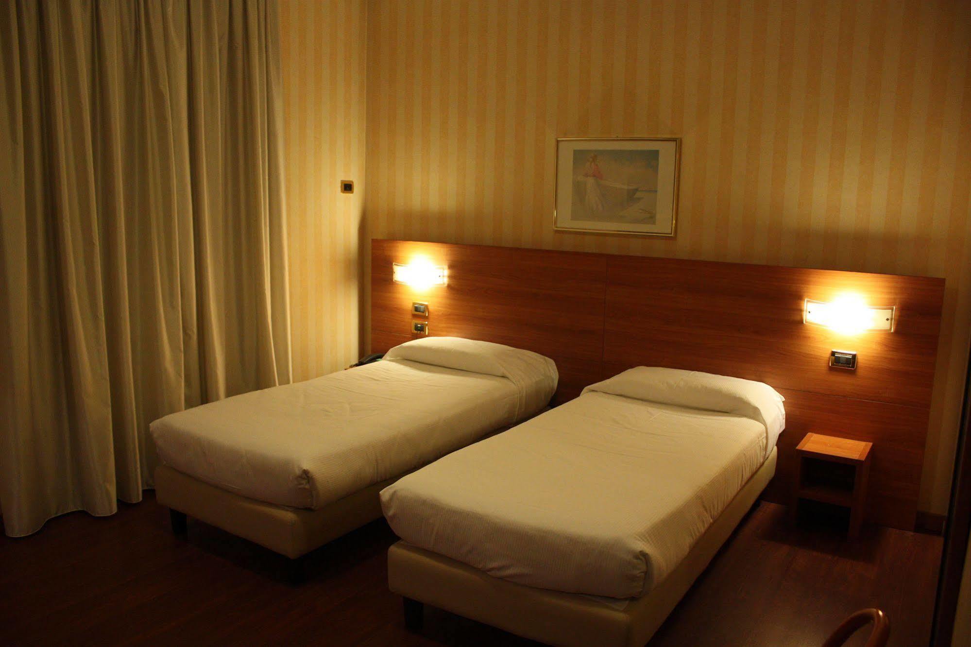 Hotel 2C Legnano Extérieur photo